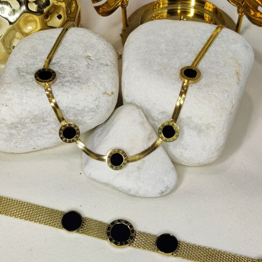 Noir Circle Necklace