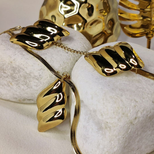 Opulent Arc Pendant Sets